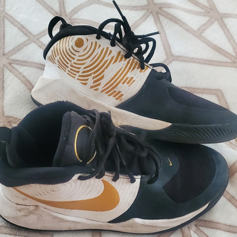 Nike Boys tennis shoes